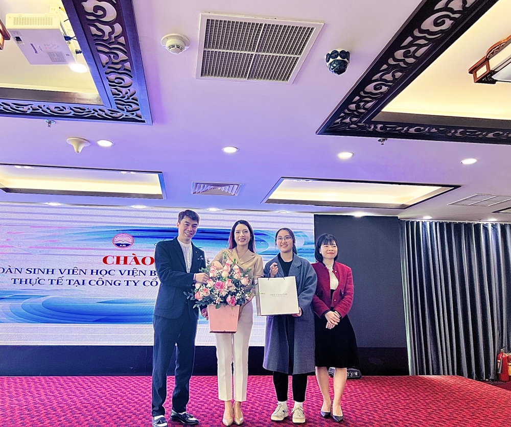 Viện Báo chí - Truyền thông tổ chức cho sinh viên đi thực tế