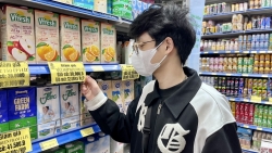 Kinh tế khó khăn, người mua kẻ bán cùng “dè dặt” dịp Tết