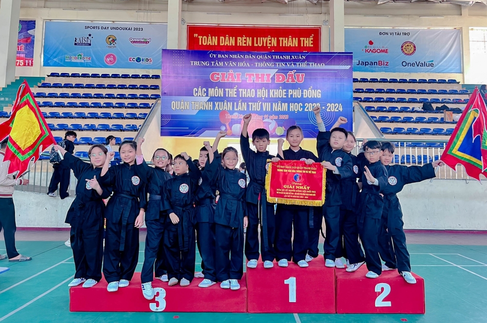 Học sinh Vietschool “Gắn kết và Yêu thương” gìn giữ phong vị Tết xưa