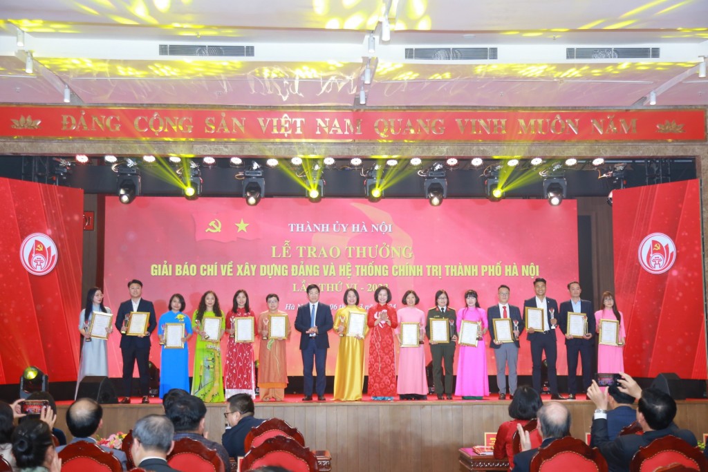 Trao Giải Báo chí về xây dựng Đảng và hệ thống chính trị thành phố Hà Nội lần thứ VI