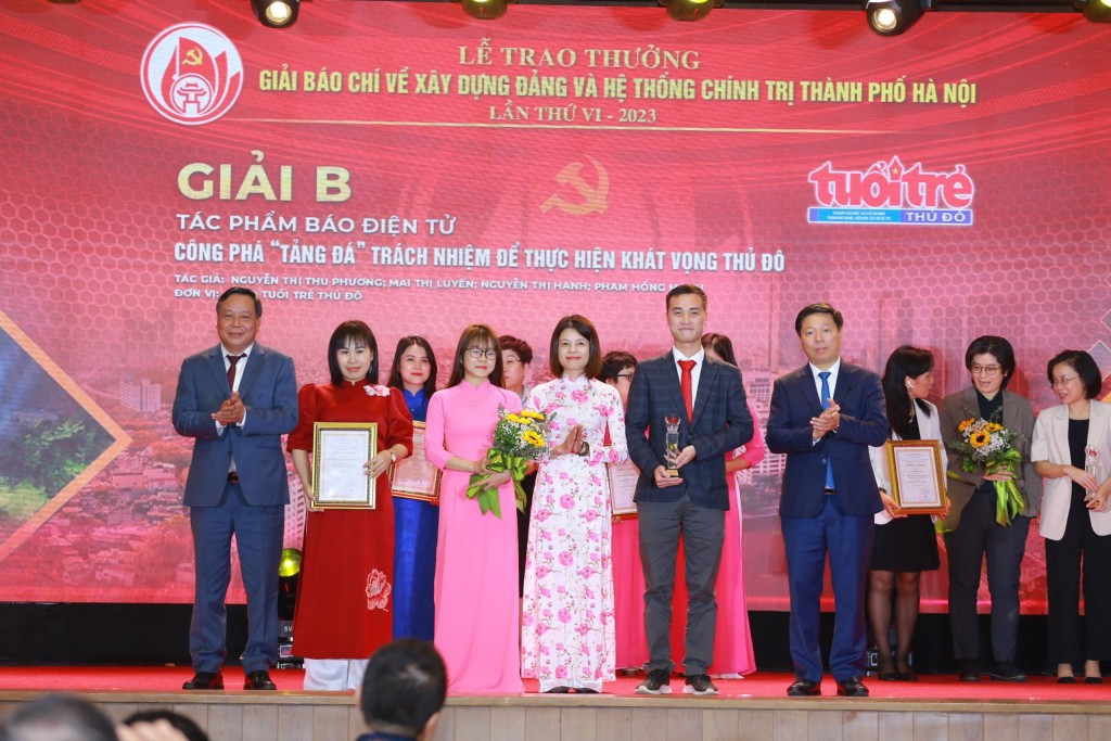 Trao Giải Báo chí về xây dựng Đảng và hệ thống chính trị thành phố Hà Nội lần thứ VI