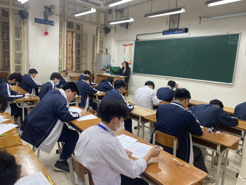 Học sinh Hà Nội tập dượt thi tốt nghiệp THPT theo chương trình mới