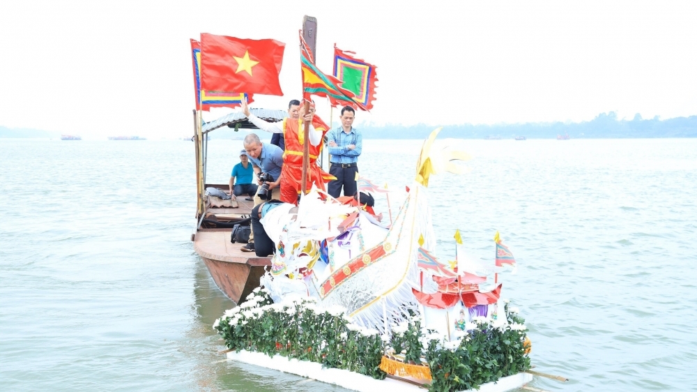 Tưng bừng lễ hội làng Bát Tràng