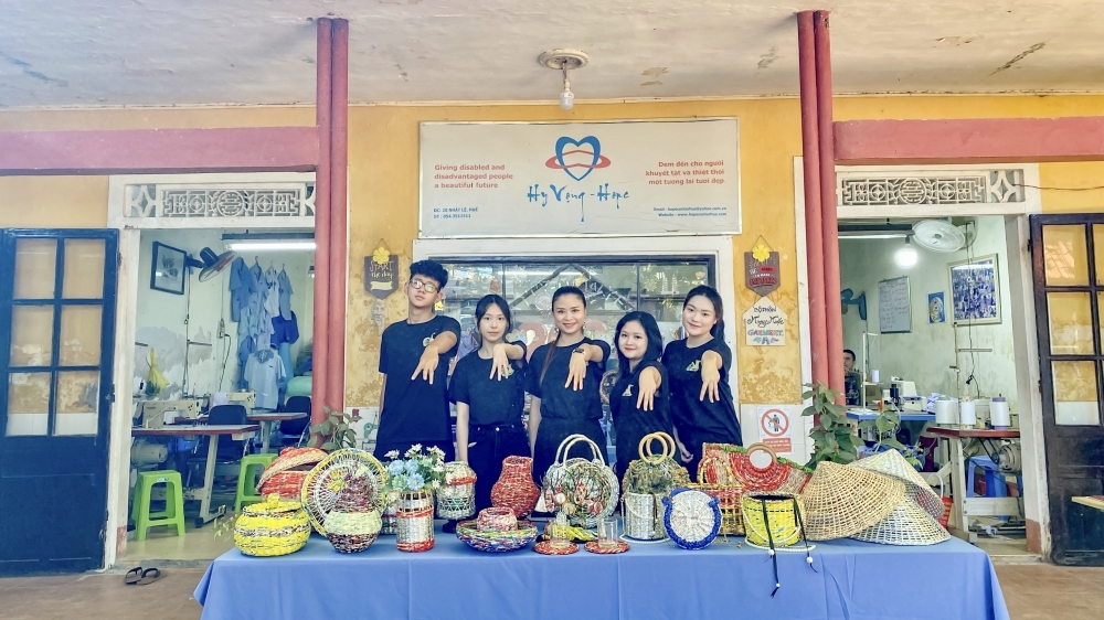 Tái chế vỏ mì tôm thành sản phẩm hữu ích