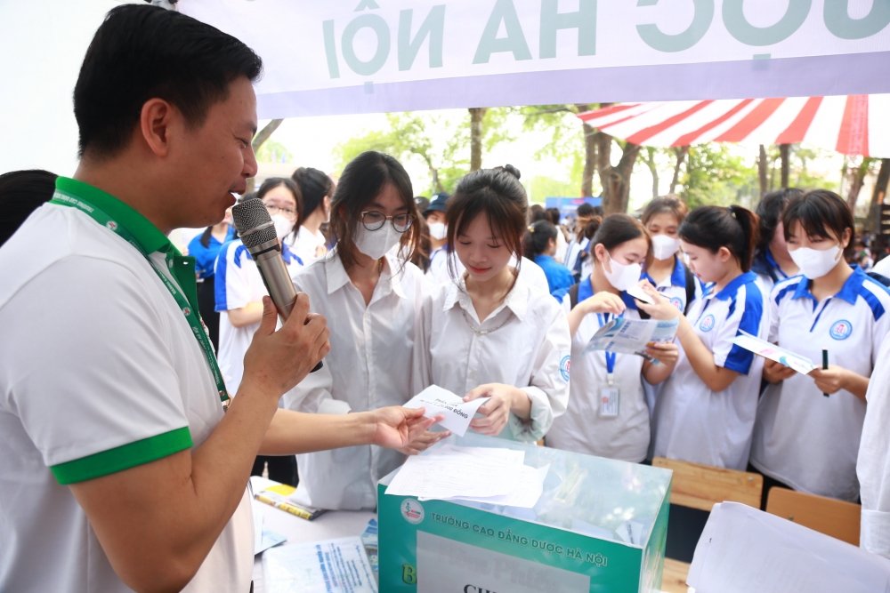 Sôi nổi ngày hội hướng nghiệp về khối ngành Luật – Kinh tế