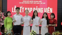 Kết nạp Đảng 4 học sinh dịp kỷ niệm 70 năm Chiến thắng Điện Biên Phủ