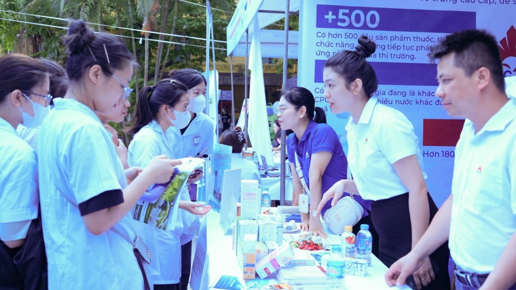 Sinh viên ngành Y - Dược được tư vấn, giới thiệu việc làm