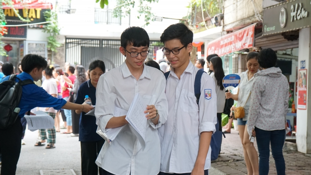 Điểm chuẩn lớp 10 chuyên ở Hà Nội năm 2024 cao nhất 42,25 điểm
