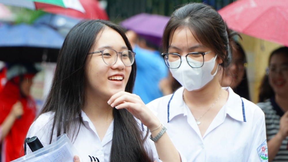 Thí sinh "trút được gánh nặng" sau khi kết thúc kỳ thi vào lớp 10