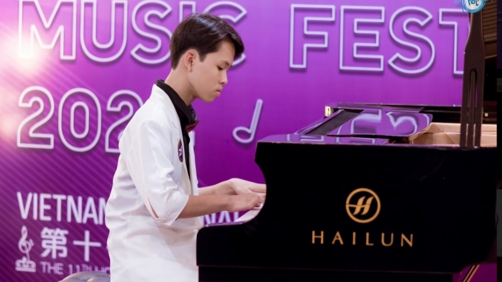 Hành trình chinh phục giải vàng âm nhạc quốc tế của nam sinh bị teo não