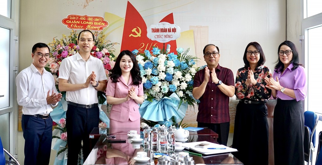 Lãnh đạo Thành đoàn Hà Nội chúc mừng Báo Tuổi trẻ Thủ đô
