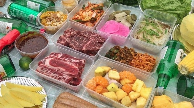 Những cách phòng tránh ngộ độc thực phẩm khi dã ngoại