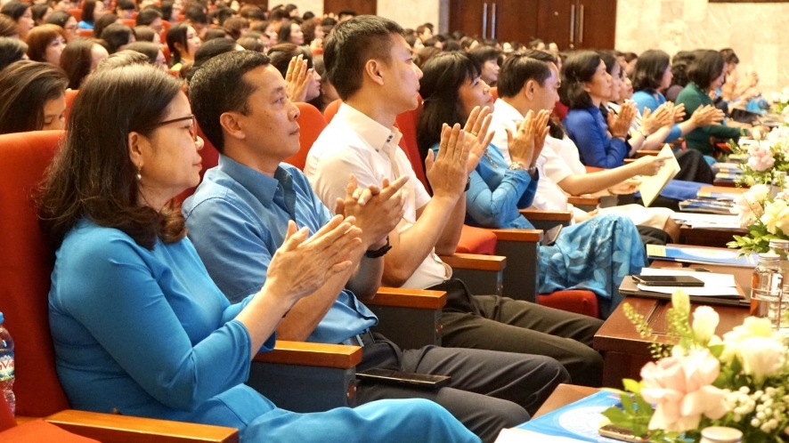 Biểu dương cán bộ nữ công công đoàn “Giỏi việc nước, đảm việc nhà”