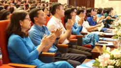 Biểu dương cán bộ nữ công công đoàn “Giỏi việc nước, đảm việc nhà”
