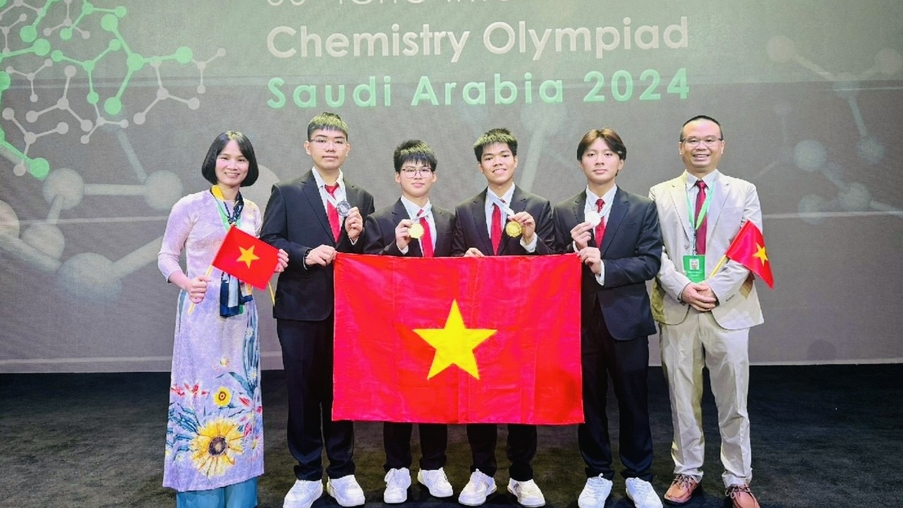 Học sinh Việt Nam đoạt 3 Huy chương Vàng Olympic Hoá học quốc tế 2024