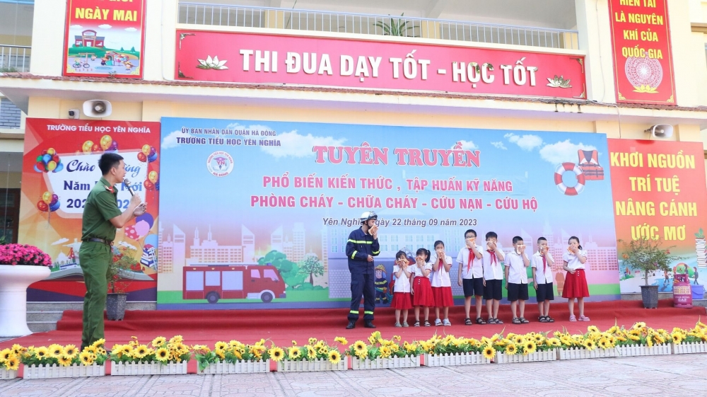 Hàng ngàn học sinh Thủ đô được tập huấn kỹ năng phòng cháy chữa cháy