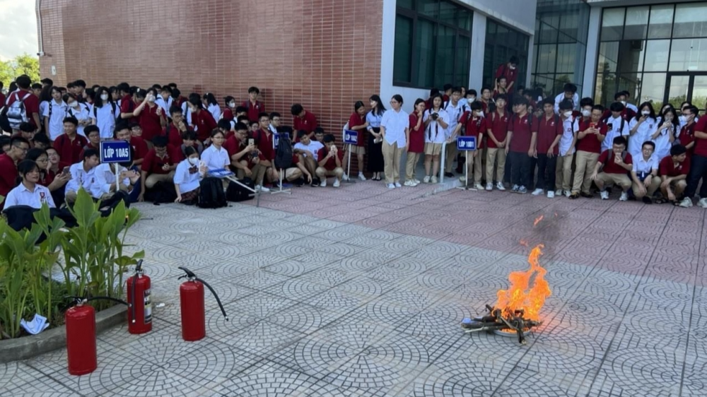 Hàng ngàn học sinh Thủ đô được tập huấn kỹ năng phòng cháy chữa cháy