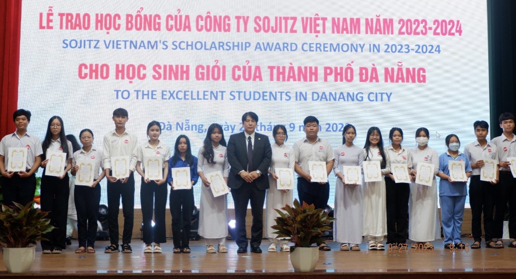 Công ty Sojitz Việt Nam đồng hành cùng Sở GD&amp;amp;ĐT thành phố Đà Nẵng tổ chức lễ trao học bổng cho 230 học sinh giỏi (ảnh Út Vũ)