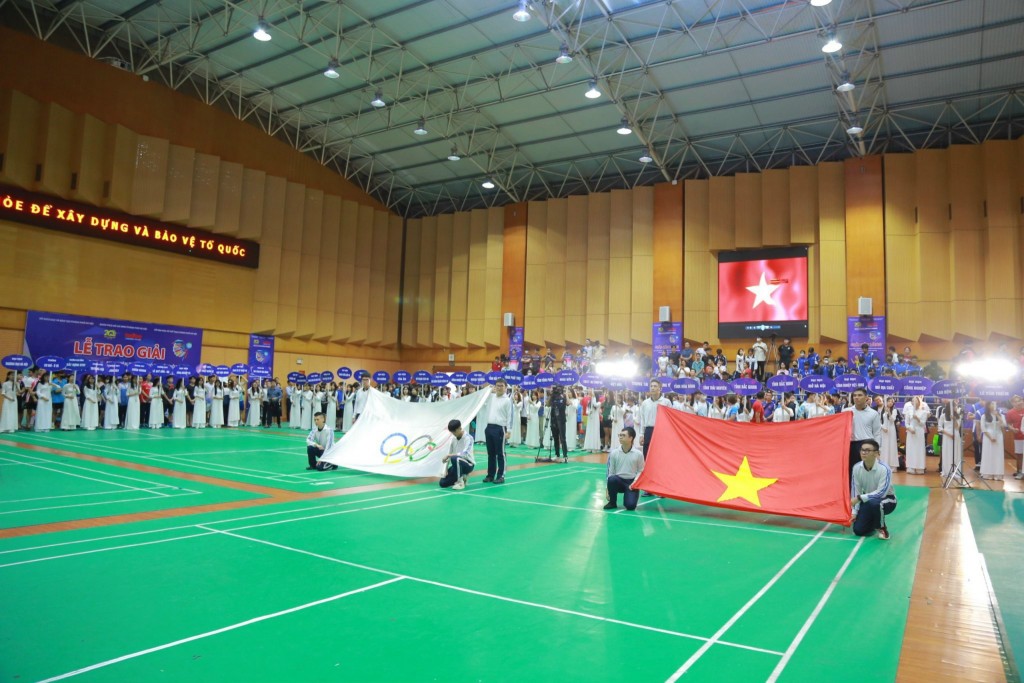 Hình ảnh tại Lễ Khai mạc Giải Cầu lông học sinh - sinh viên thành phố Hà Nội mở rộng tranh cup Báo Tuổi trẻ Thủ đô lần thứ X