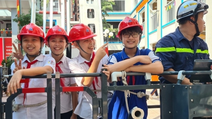 Hoạt động ngoại khóa tập huấn cho học sinh sẵn sàng ứng khó với hoả hoạn