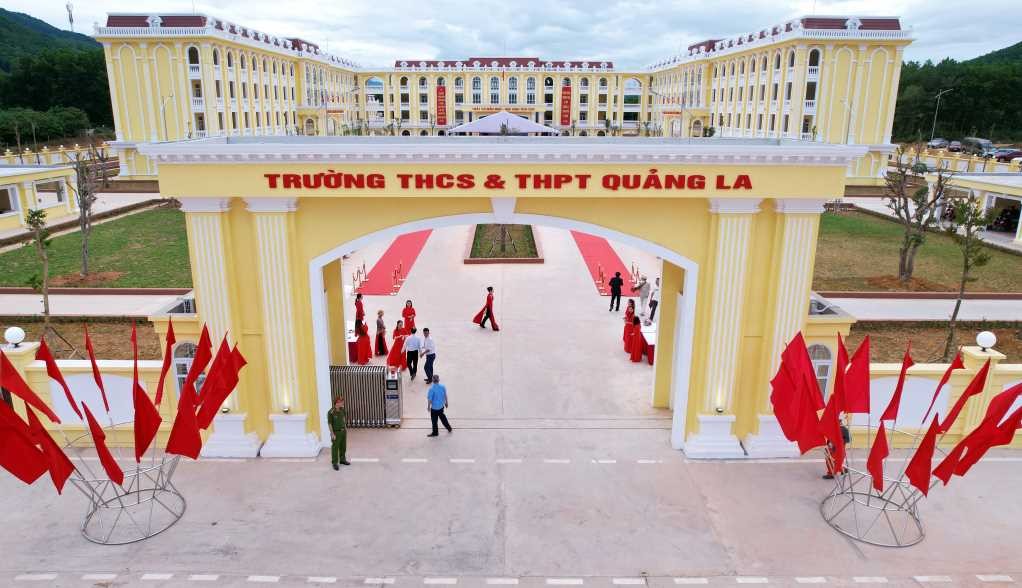 Toàn cảnh Trường THCS&amp;amp;THPT Quảng La (TP Hạ Long).