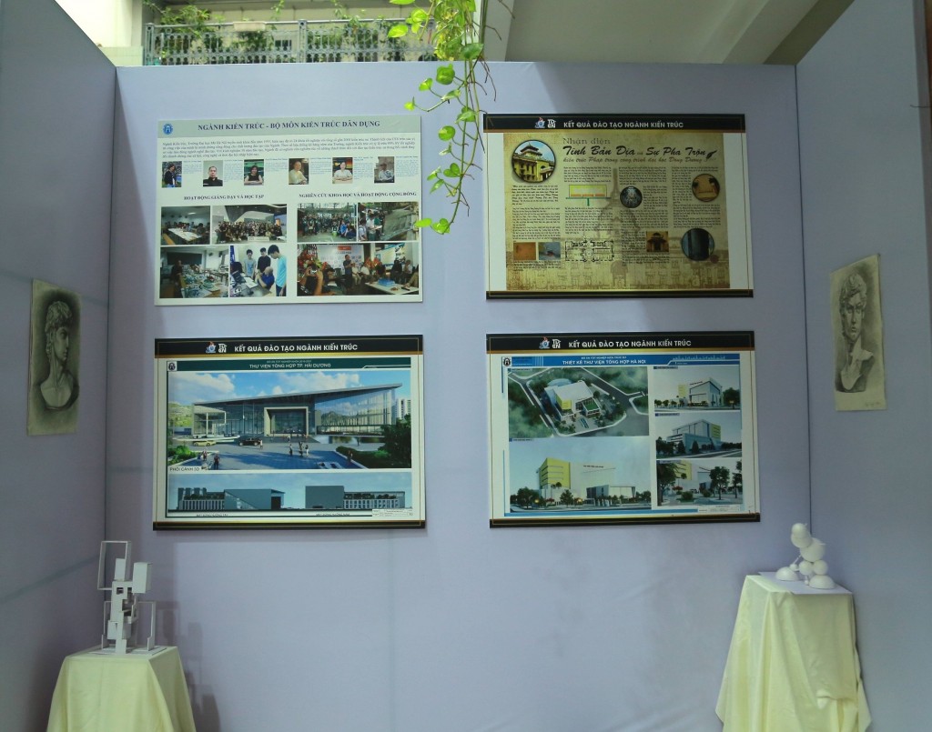 Khu trưng bày sản phẩm tốt nghiệp của sinh viên trường Đại học Mở Hà Nội