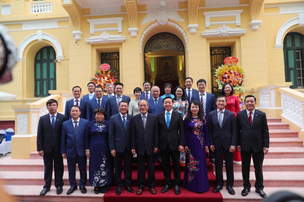 Phó Thủ tướng Trần Hồng Hà, nguyên Chủ tịch Quốc hội Nguyễn Sinh Hùng và các đại biểu dự lễ kỷ niệm - Ảnh: VGP/Minh Khôi