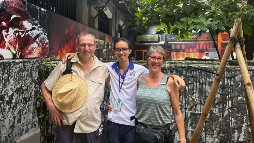 Giới trẻ học tiếng Anh qua việc dẫn tour du lịch