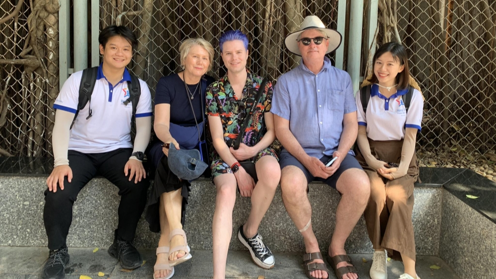 Giới trẻ học tiếng Anh qua việc dẫn tour du lịch