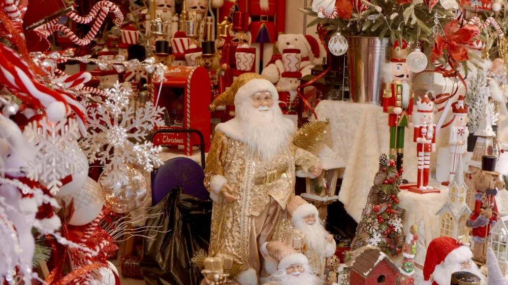 Phố Hàng Mã rực rỡ sắc màu chào đón Giáng sinh