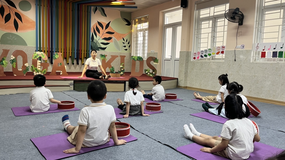 Ứng dụng yoga giúp trẻ kiểm soát cảm xúc hiệu quả