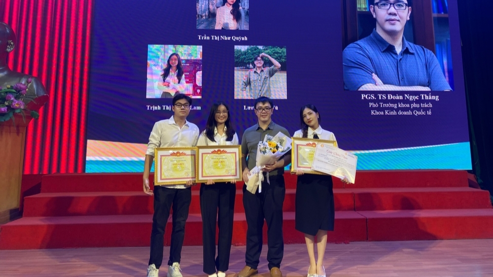 Hành trình nghiên cứu khoa học của nhóm sinh viên Học viện Ngân hàng