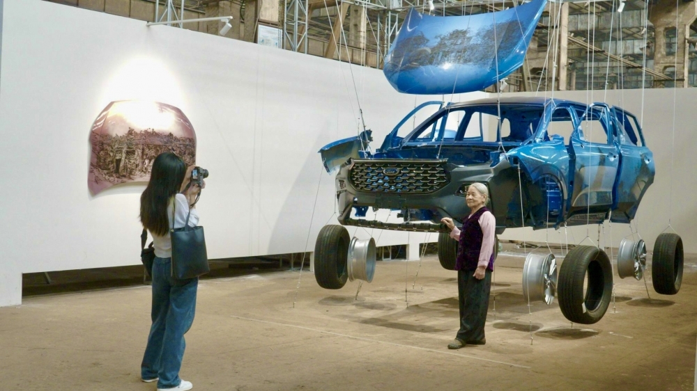 Lắng đọng nhiều suy ngẫm về không gian triển lãm siêu thực