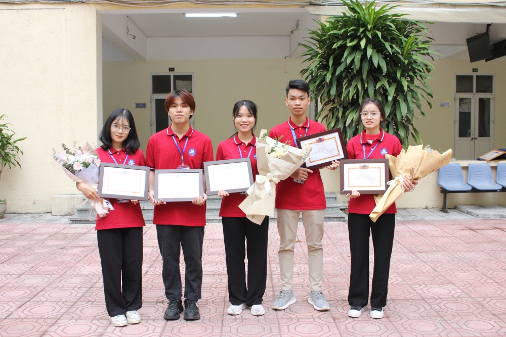 Đôi bạn sinh viên giành giải Nhất Olympic Vật lý sinh viên toàn quốc