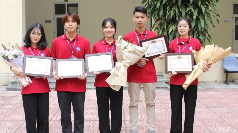 Đôi bạn sinh viên giành giải Nhất Olympic Vật lý sinh viên toàn quốc