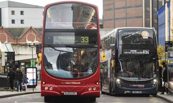 Bé gái 12 tuổi bị 6 kẻ tấn công tình dục trên xe buýt