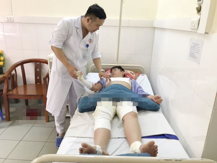 quang ninh be trai 12 tuoi bi bong nang do nghich con