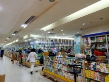 Chỉ còn một số quầy thuốc treo biển không bán khẩu trang sau khi dư luận "ném đá"