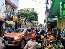 Hà Nội: Chợ tự phát ở Đại Mỗ vẫn hoạt động giữa cách ly xã hội