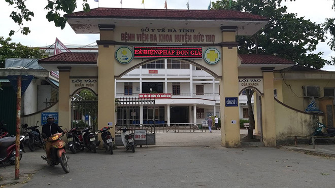 vua lot long me be so sinh tu vong bat thuong voi vet dut o co