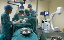 Thay thân đốt sống nhân tạo cho bệnh nhân bị thoái hóa đốt sống 