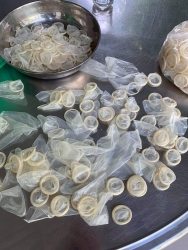 "Đột kích" kho tái chế 300.000 chiếc bao cao su đã qua sử dụng tại Bình Dương