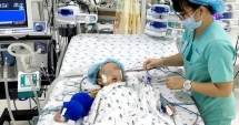 Suy hô hấp nguy kịch, bé 30 tháng được hồi sinh nhờ "tim, phổi nhân tạo"