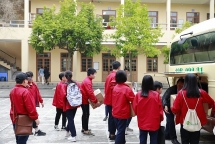 Trao 200 suất quà cho các bệnh nhân bệnh viện đa khoa Đông Anh