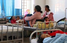 85 tre em bi ngo doc sau khi an do tu thien