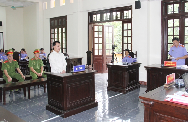 Lào Cai: Xét xử vụ án ăn trộm bó đào Tết bị đánh tử vong