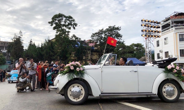 dan xe co thu do hoi tu tren cao nguyen trang bac ha