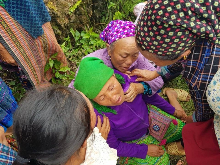 lao cai cuu ho hoan tat nguoi dan ong bi mac ket trong hang da da tu vong