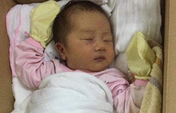 Lào Cai: Bé gái 6 ngày tuổi bị bỏ rơi cùng tâm thư của người mẹ