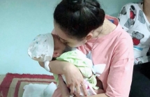 Nhiều người muốn nhận nuôi bé gái 6 ngày tuổi bị bỏ rơi ở Lào Cai